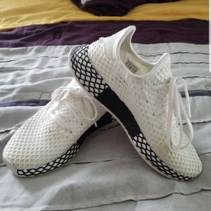 Womens Adidas shoes PLEASE READ DESCRIPTION